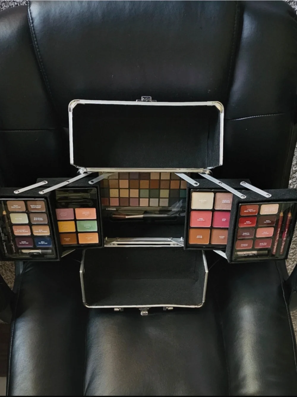 Ulta Professional Women Makeup Train Case Palette - Multi-Color NWOT